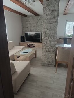 Prenájom 4 izbový byt samostatné poschodie - 1