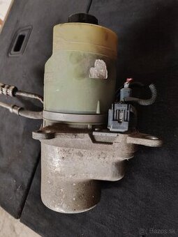 4M513K514CA Ford Focus 2 servočerpadlo