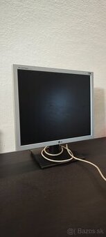 Predám LCD monitory LG a BenQ – funkčné