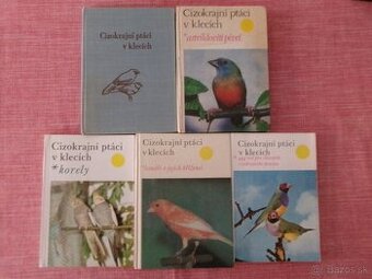 Vtáci - Cizokrajní ptáci v klecích.