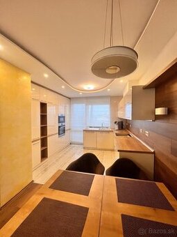 LUXUSNÝ NADŠTANDARDNE ZARIAD. 3 IZB.BYT S GARÁŽOU V CENTRE