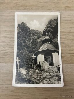 Vysoké Tatry -Symbolicky cintorín pod Ostrvou