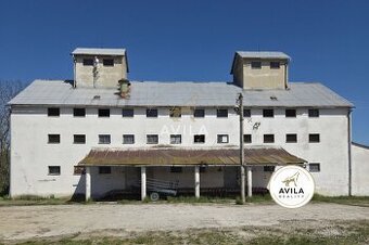 NA PREDAJ: 3-podlažná industriálna sýpka s obrovským potenci