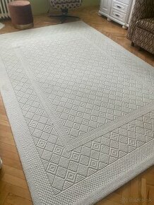 Biely koberec