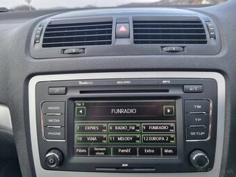 PREDAM AUTORADIO ŠKODA BOLERO dotykové