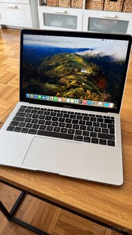 MacBook Air 2019 13'' / i5 / 128 GB v TOP stave