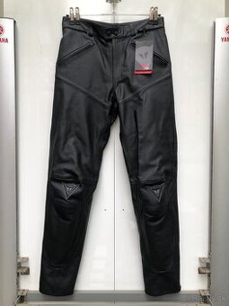 Nové kožené a látkové motonohavice Dainese