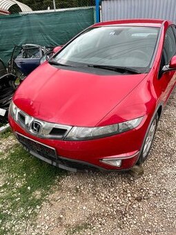 Predám dvere sklo Airbagy Kapota kufor Rádio Civic UFO 2008