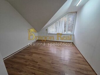 PRENÁJOM – Obchodné priestory o rozlohe 32m2 – MICHALOVCE
