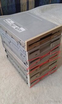 3x Disketové mechaniky (FDD) 1,44" HD
