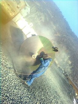 PIESKOVANIE TRYSAKNIE