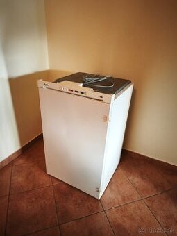Mraznička zásuvková zabudovateľná Whirlpool