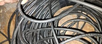 Kabel na fotovoltaické panely čierny.