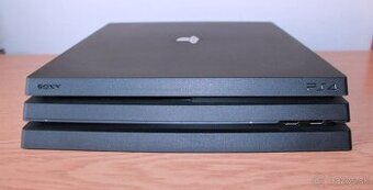 Predam velmi zachovalu PS4 Pro 1TB (CUH-7216B)