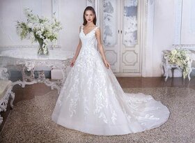 Zdobené svadobné šaty Demetrios Platinum