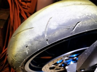 Pneu moto
