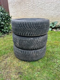 Bridgestone Blizzak LM005 215/55 R17