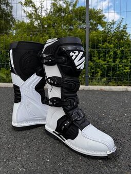 Motokrosove cizmy