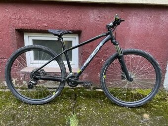 Horský bycikel RockMachine Manhattan TOP STAV