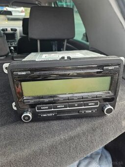 Originálne radio VW a predné halogénové svetla vw golf V