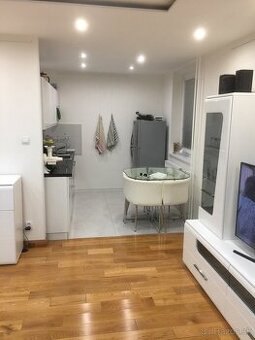 Dám do nájmu byt aj stredoškolským  študentkám