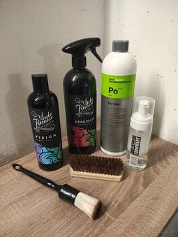 Autokozmetika set produktov.