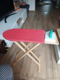 Žehliaca doska so zehlickou + vesiak na oblecenie