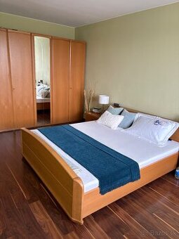 Dubová posteľ+nočné stolíky+skrine- kompletná spálňa