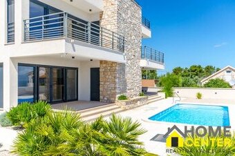 NA PREDAJ kamenná vila /400 m² / s výhľadom na more, ostrov 