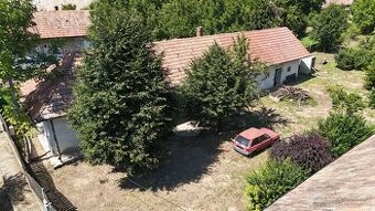 Chalupa Svodín, krásny pozemok 1317 m2, tichá ulička, ovocný