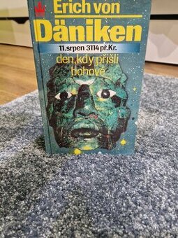 Erich Von Däniken kniha s podpisom