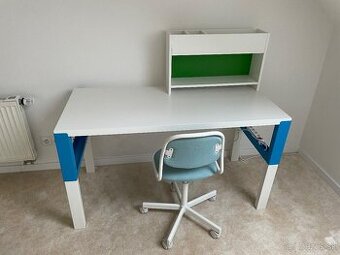 Predám výškovo nastavitelný stôl Ikea PÅHL spolu s stolickou