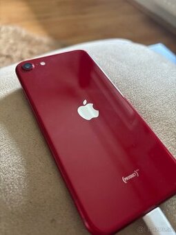 iPhone SE 2022 Red