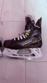 BAUER KORCULE SUPREME M40 VEĽKOSŤ 35
