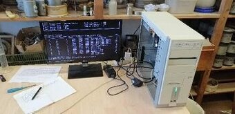 Staršie PC a 22 palcový monitor