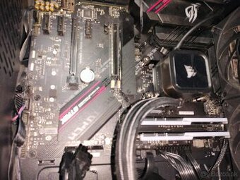 ASUS ROG STRIX B550-F GAMING +2TB SSD m.2 NVMe Gen4 +WIN11P