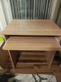 PC stôl s vysuvnou doskou