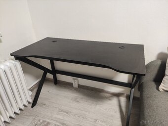 Čierny herný stôl