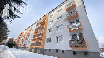 REZERVOVANÝ / Priestranný 3i byt s výhľadom na lesy v obľúbe