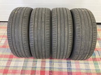 Predám letné pneu PIRELLI 235/50 R19