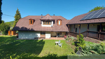 Štýlová, priestranná chalupa na 18 á udržiavanom pozemku,