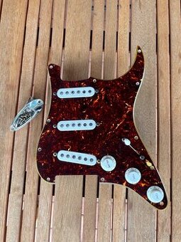 Loaded pickguard pre Stratocaster Mojotone