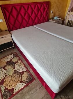 Krásna manželská posteľ s úložným priestorom