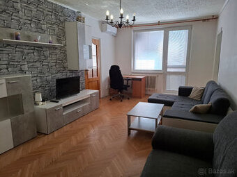 Na predaj 3 izbový byt v centre mesta Senica.