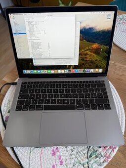 MacBook air 13 2019 8gb ram 256ssd