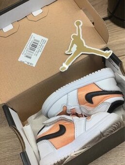 Dievčenské tenisky JORDAN 1 LOW ALT 19,5EU