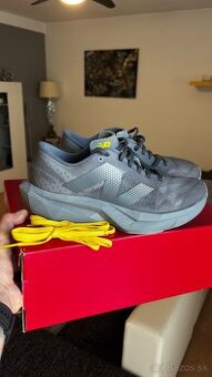 New Balance Rebel V4