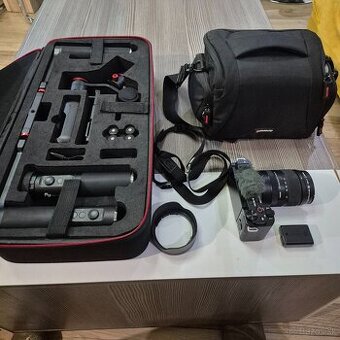 Predám Sony ZV-E10 s obj. sigma 18-50mm f/2,8 +prislusenstvo