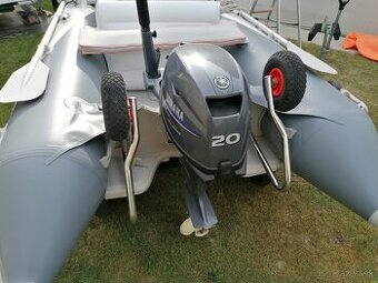 Pohodlný čln Allroudmarin s motorom YAMAHA 20hp