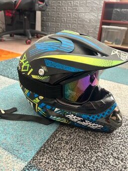 Helma+okuliare a chranic chrbta na moto